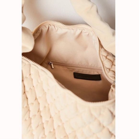 Free People Movement Pucker Up Fleece Carryall Quilted Tote Travel Gum Bag NWT - Picture 4 of 10